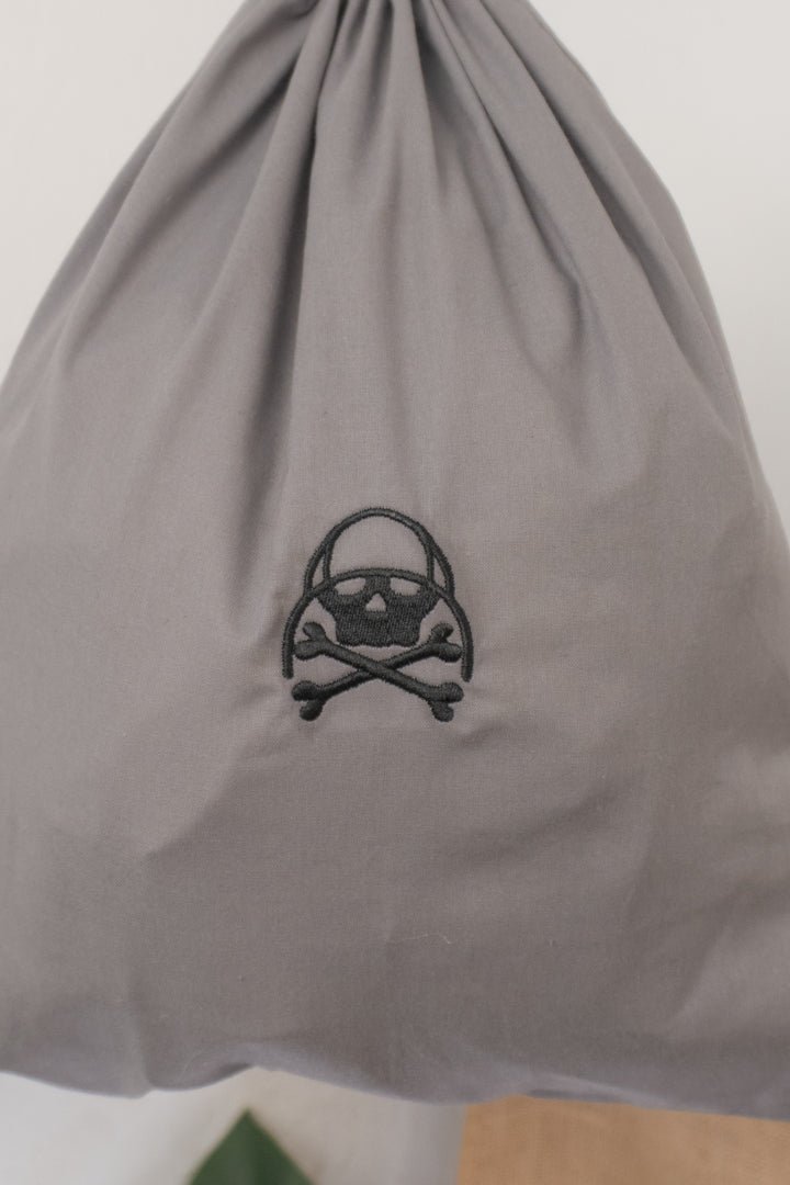MOCHILA CUERDAS GRIS