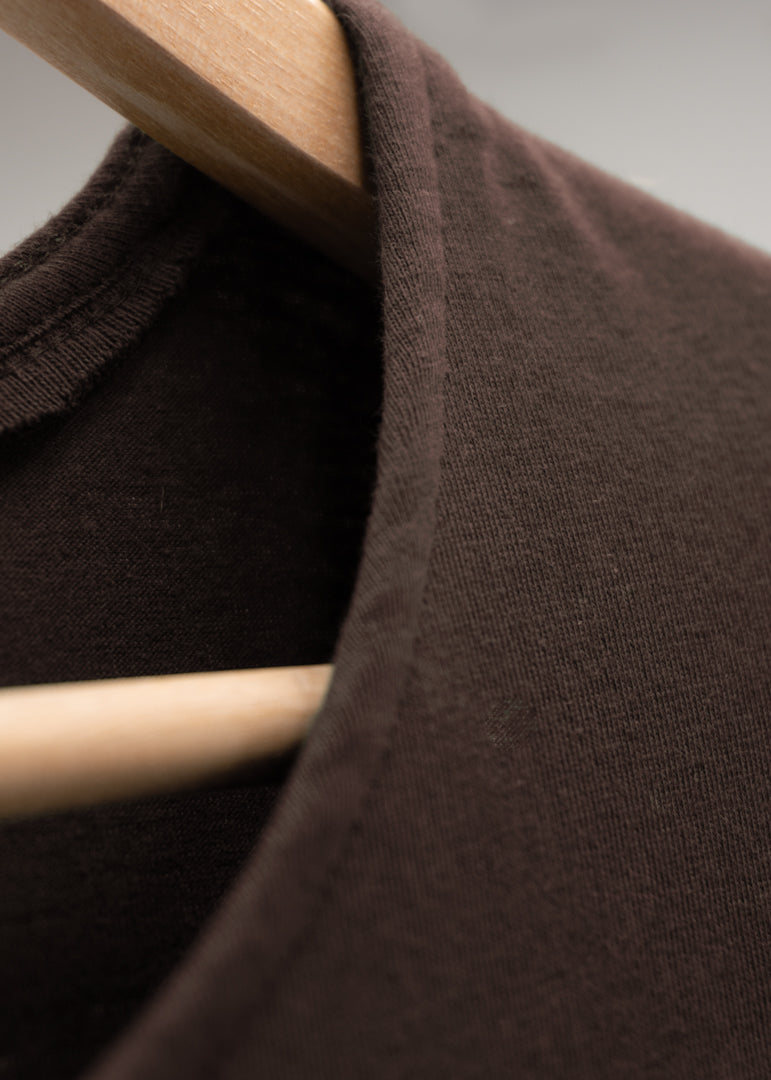 CAMISETA CUELLO BAJO PARA COSTALERO MARRÓN