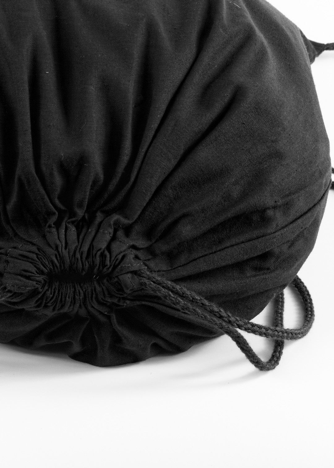 MOCHILA CUERDAS NEGRA